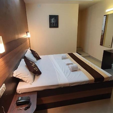 S4 Residency Hotel Csennai Kültér fotó