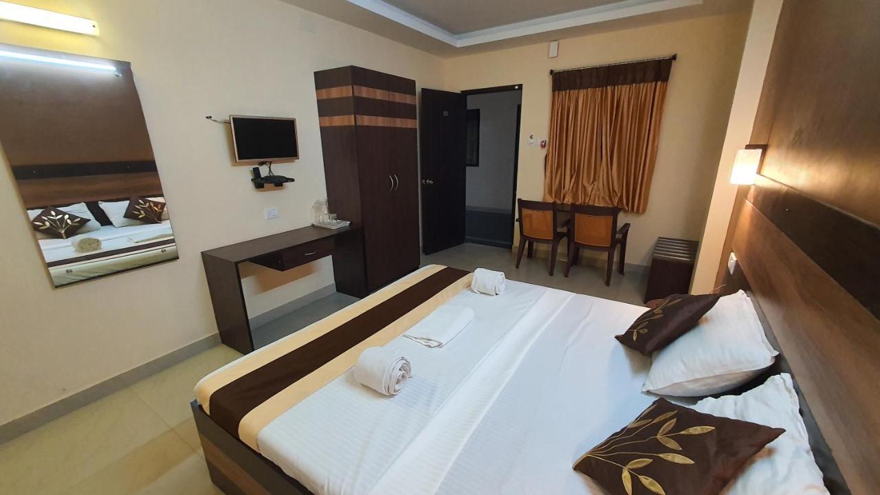 S4 Residency Hotel Csennai Kültér fotó