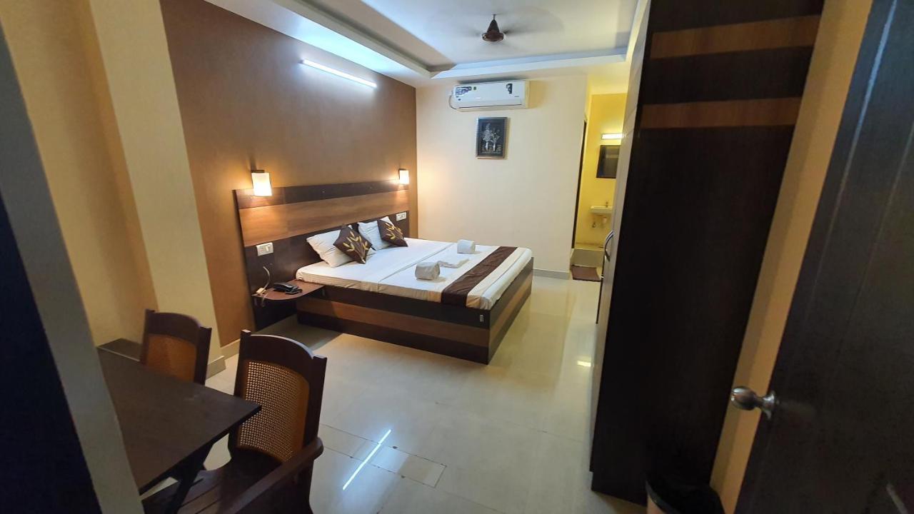 S4 Residency Hotel Csennai Kültér fotó