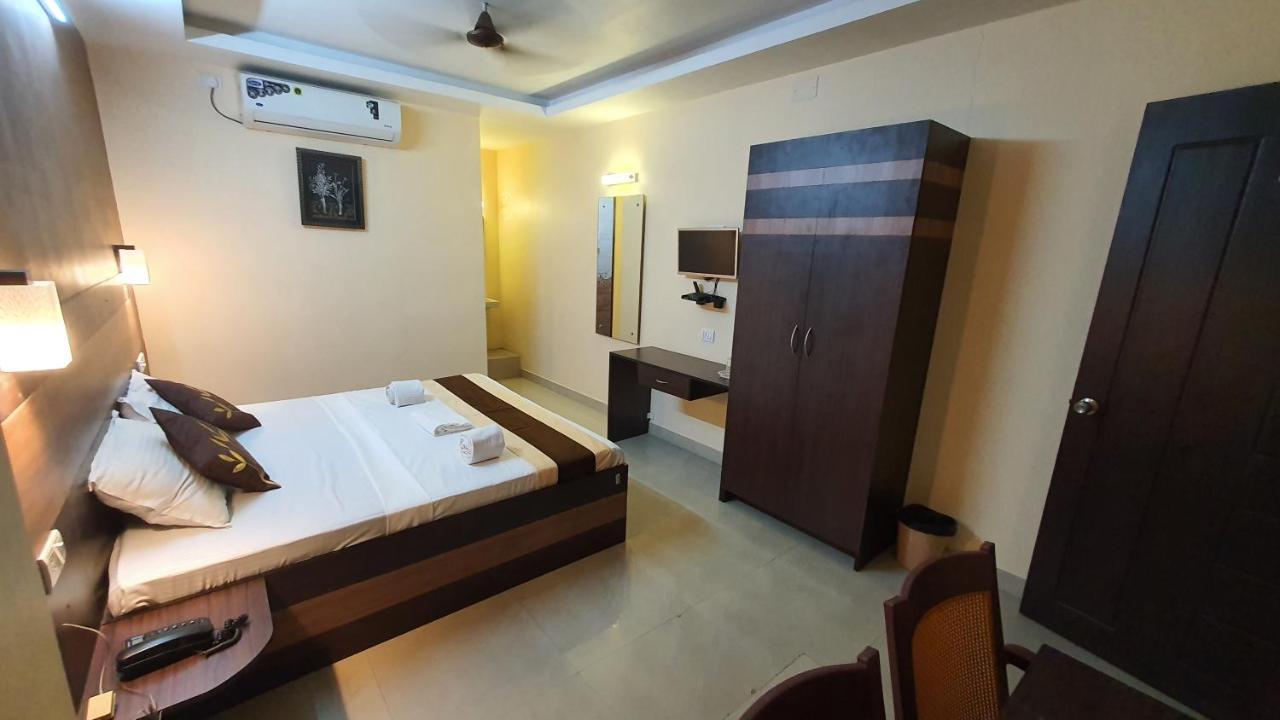 S4 Residency Hotel Csennai Kültér fotó