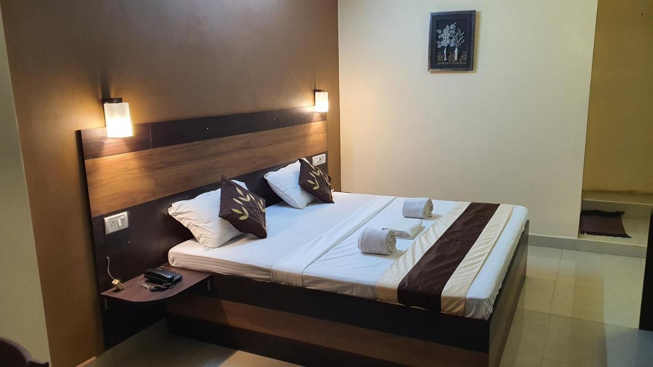 S4 Residency Hotel Csennai Kültér fotó
