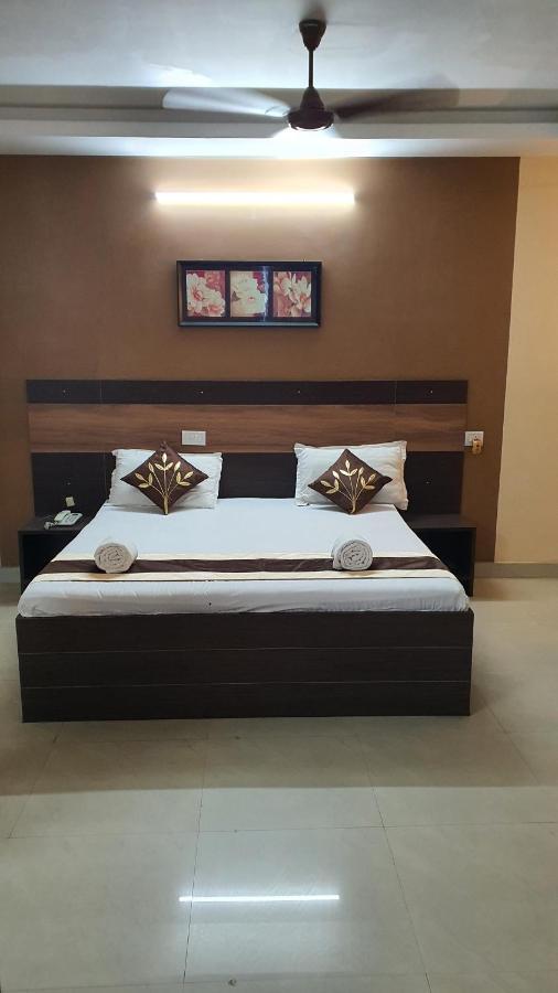 S4 Residency Hotel Csennai Kültér fotó