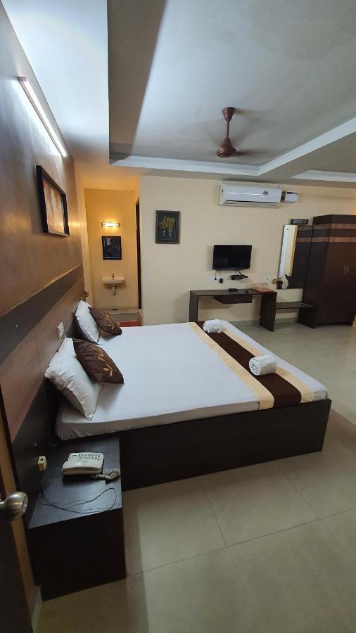 S4 Residency Hotel Csennai Kültér fotó