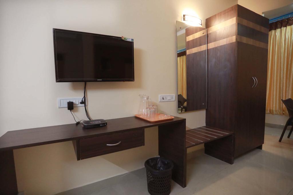 S4 Residency Hotel Csennai Kültér fotó